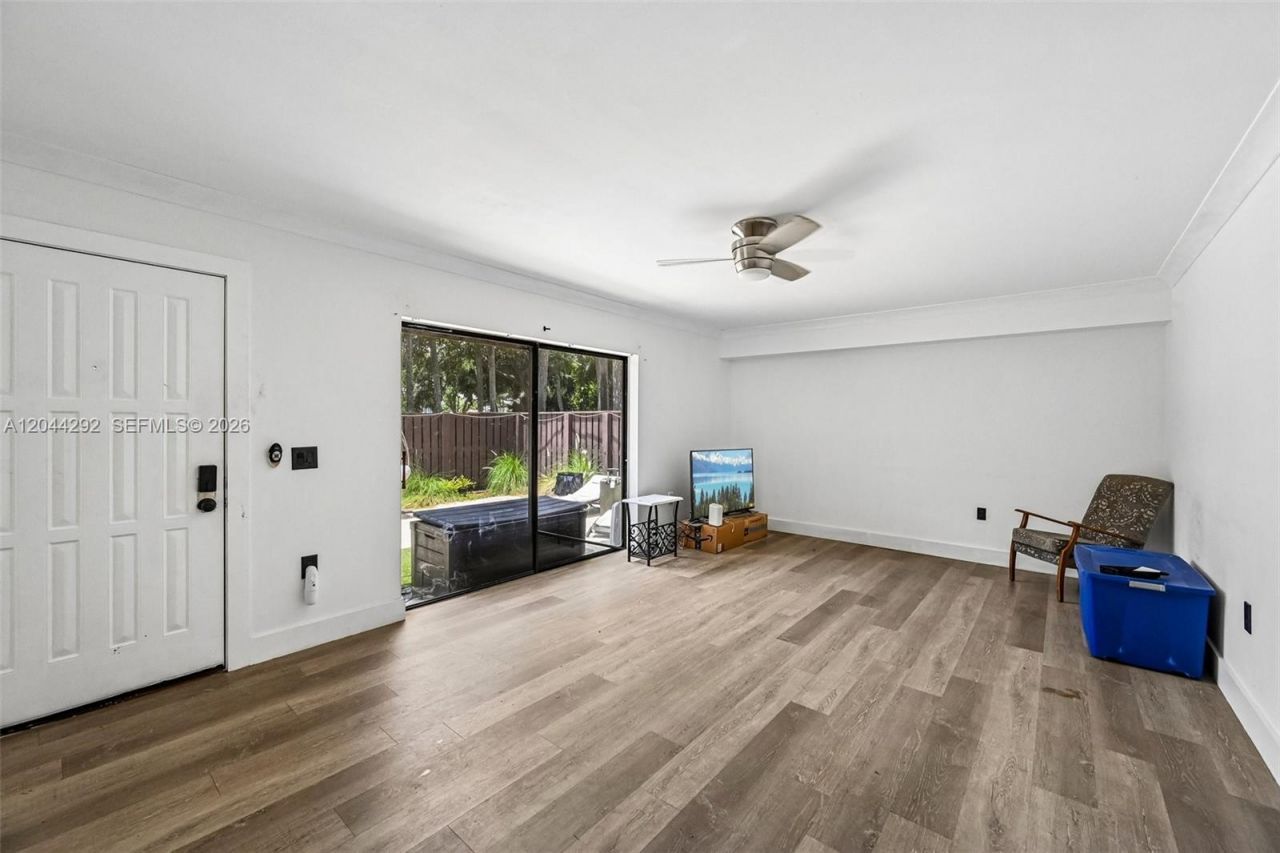 5016 50th Way, West Palm Beach, FL 33409 Photo