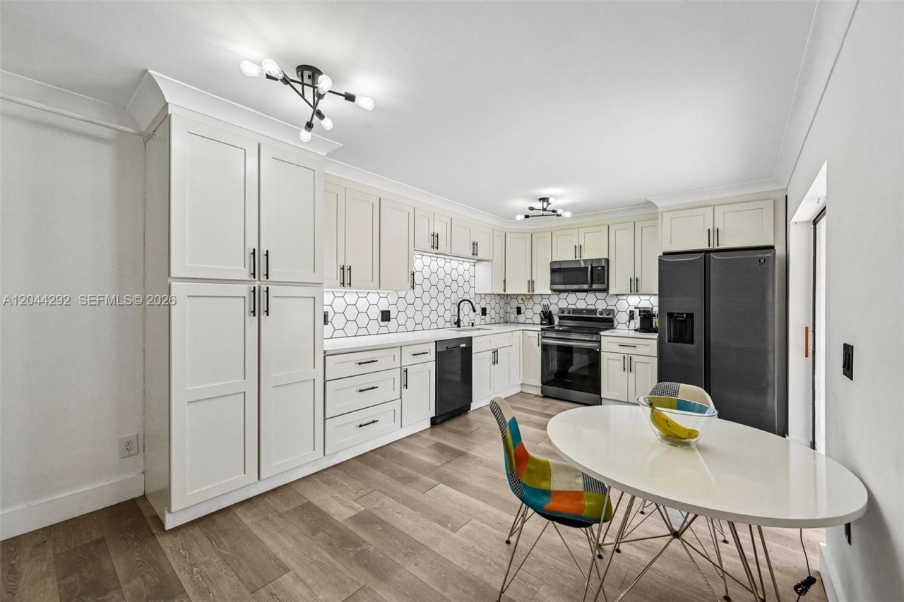 5016 50th Way, West Palm Beach, FL 33409 Photo