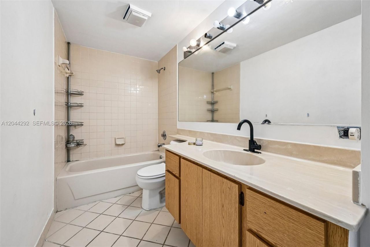 5016 50th Way, West Palm Beach, FL 33409 Photo