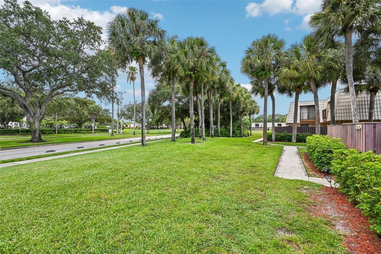 5016 50th Way, West Palm Beach, FL 33409 Photo