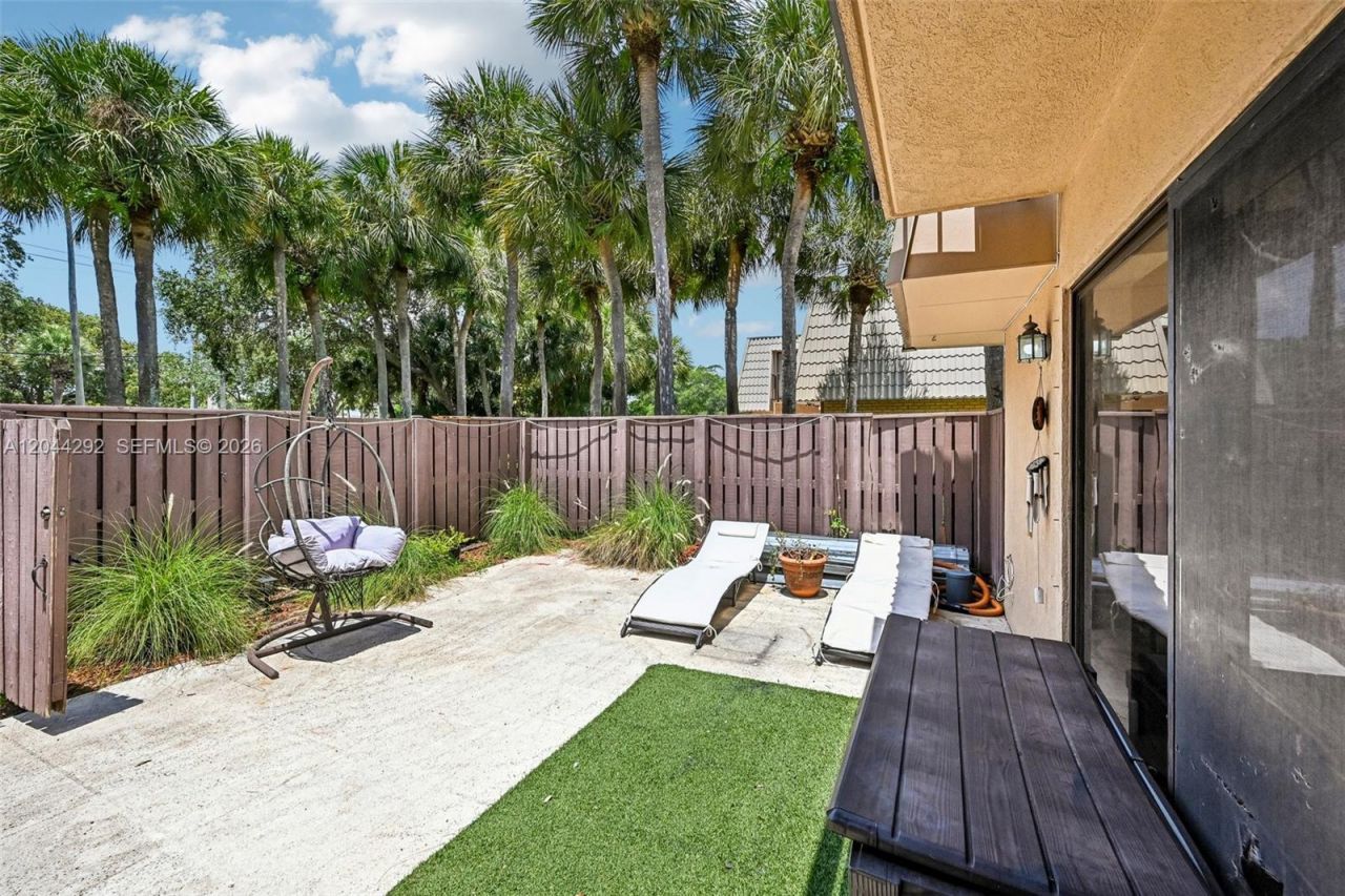 5016 50th Way, West Palm Beach, FL 33409 Photo