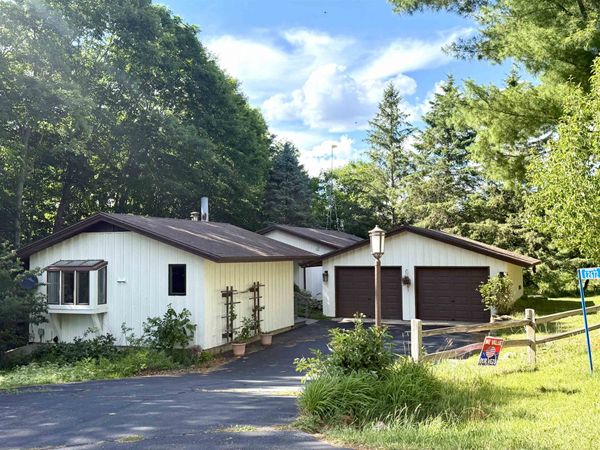 E2672 Remington Drive, La Valle, WI 53941