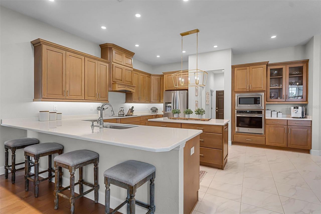 926 John Cressler Drive , Seffner, FL 33584 Photo
