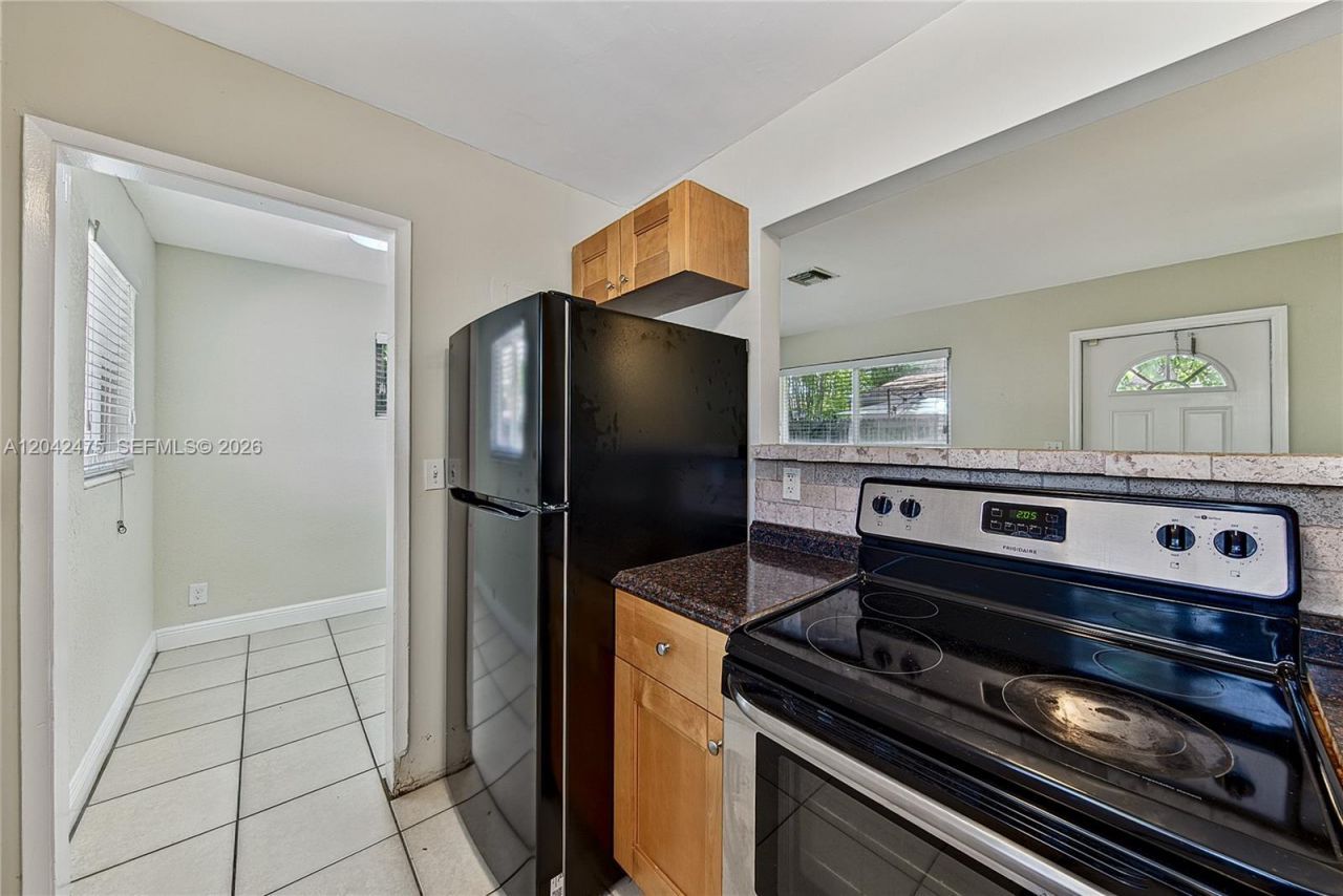 606 SW 16th St , Unit Rear Cotta, Fort Lauderdale, FL 33315 Photo