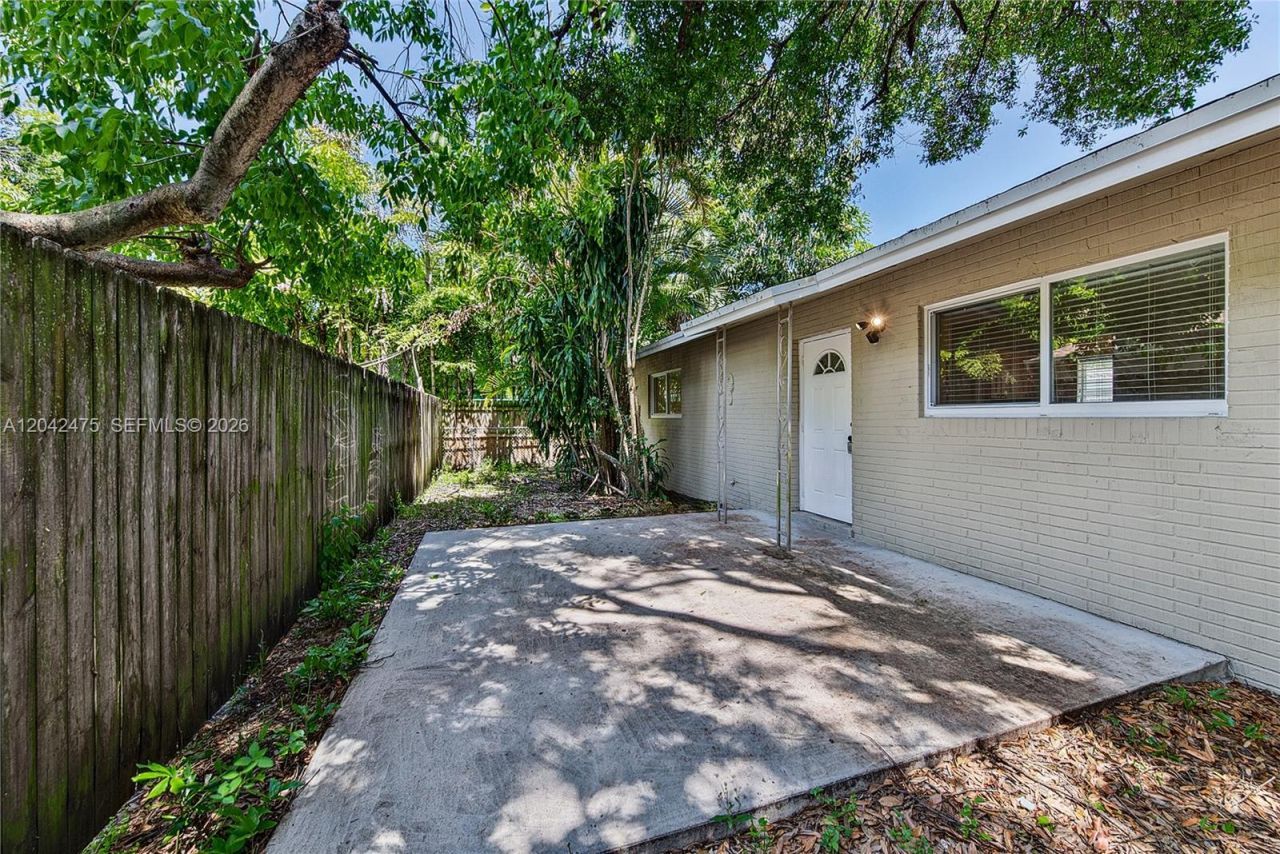 606 SW 16th St , Unit Rear Cotta, Fort Lauderdale, FL 33315 Photo