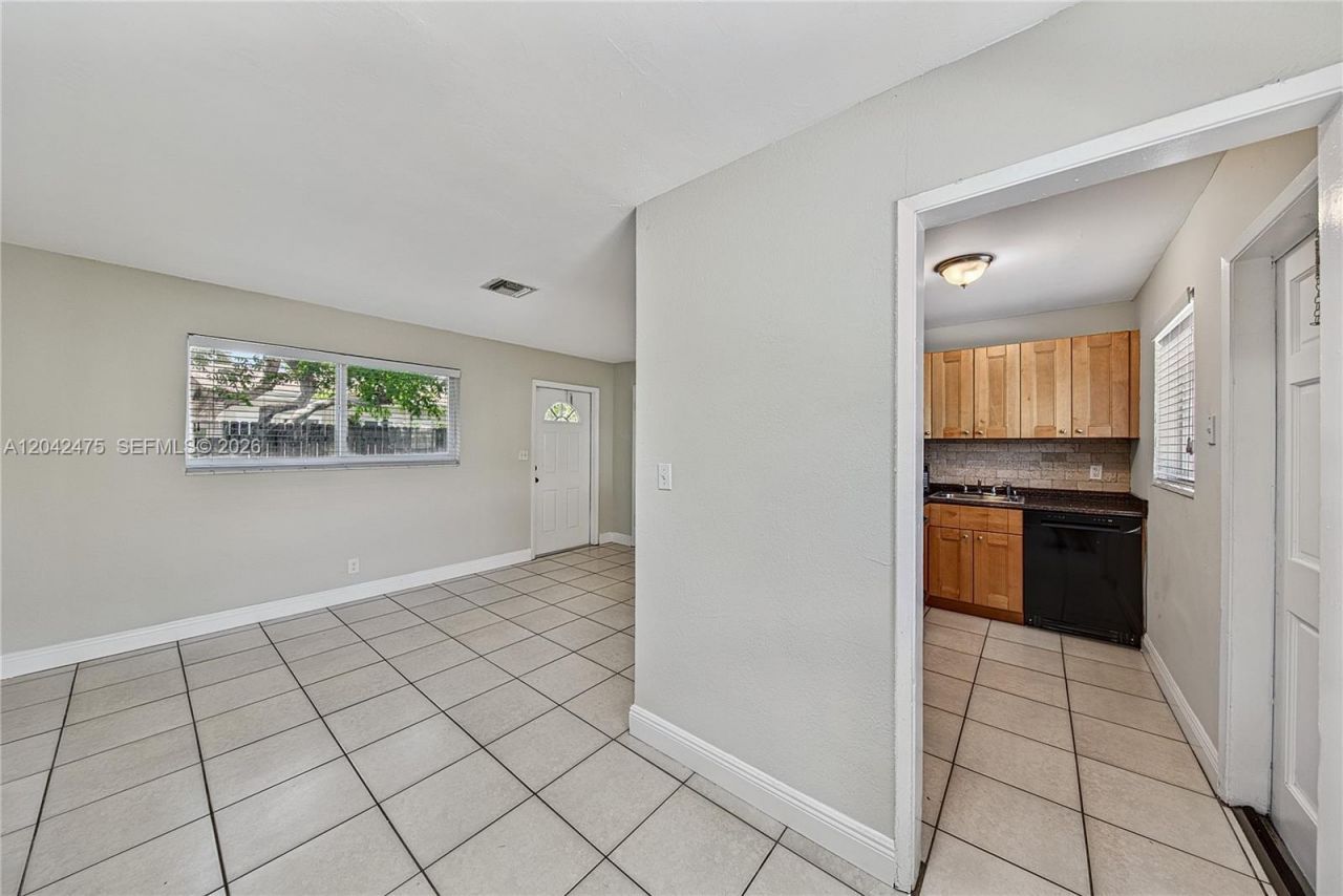 606 SW 16th St , Unit Rear Cotta, Fort Lauderdale, FL 33315 Photo