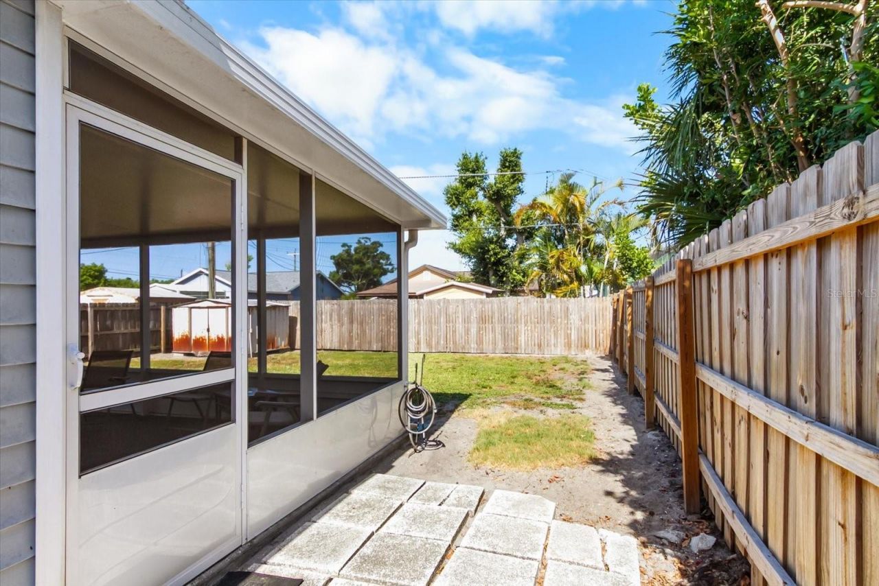 1219 Mackeral Avenue, Sarasota, FL 34237 Photo