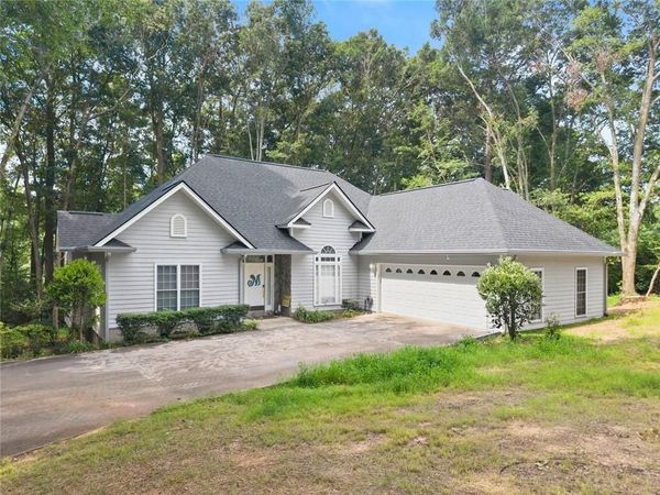 393 Brookwood Drive , Lavonia, GA 30553