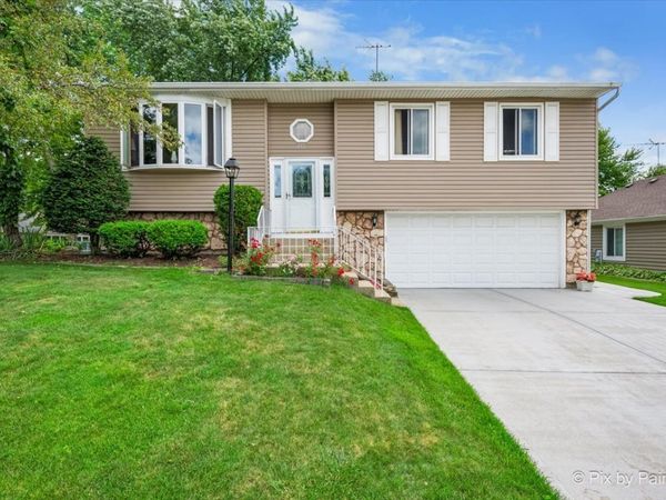 445 Harvest Lane , Roselle, IL 60172