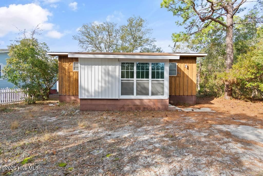 129 NE 18th Street Ne, Oak Island, NC 28465 Main Photo