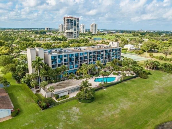 1830 Embassy Drive, Unit 613, West Palm Beach, FL 33401