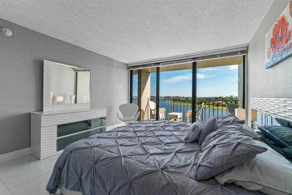 1830 Embassy Drive, Unit 613, West Palm Beach, FL 33401 Photo