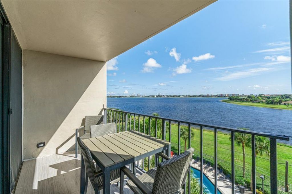 1830 Embassy Drive, Unit 613, West Palm Beach, FL 33401 Photo