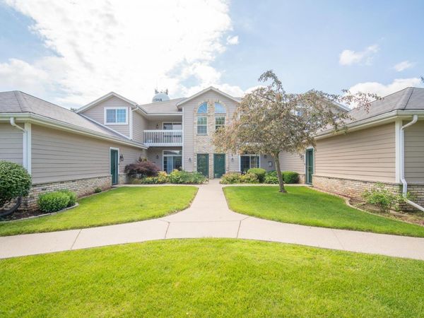 1046 River Place Blvd, Unit 8, Waukesha, WI 53189