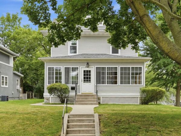 2016 Laurel Avenue, Saint Paul, MN 55104