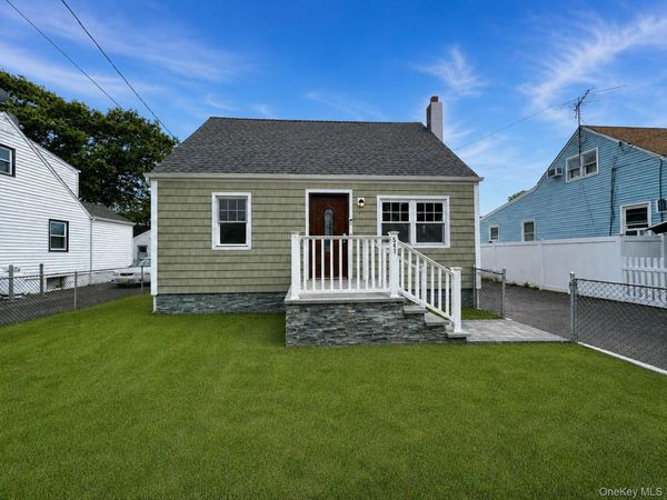 541 N Indiana Avenue , Lindenhurst, NY 11757