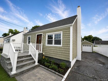 541 N Indiana Avenue  Lindenhurst, NY 11757
