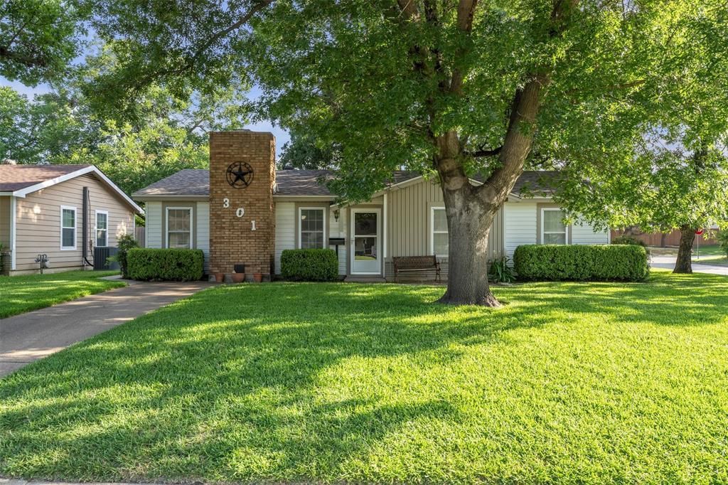 301 Dee Lane, Arlington, TX 76011 Main Photo