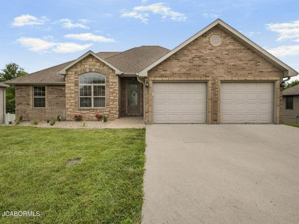 195 ELLSWORTH DRIVE, Holts Summit, MO 65043