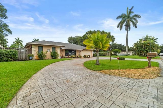 2409 SW 27th Avenue, Fort Lauderdale, FL 33312 Photo