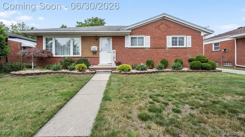 1862 Lakeview Street, Trenton, MI 48183 Main Photo