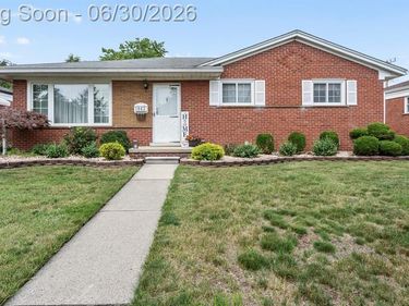 1862 Lakeview Street, Trenton, MI 48183
