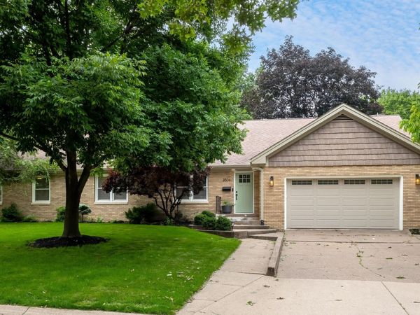 3504 26th Avenue , Moline, IL 51265