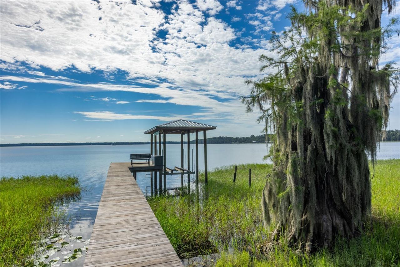 7521 NE 222nd Street , Melrose, FL 32666 Photo
