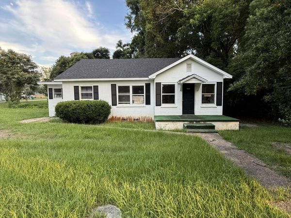 1007 7th Avenue, Graceville, FL 32440
