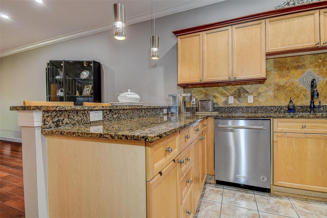256 Valencia Circle, Saint Petersburg, FL 33716 Photo