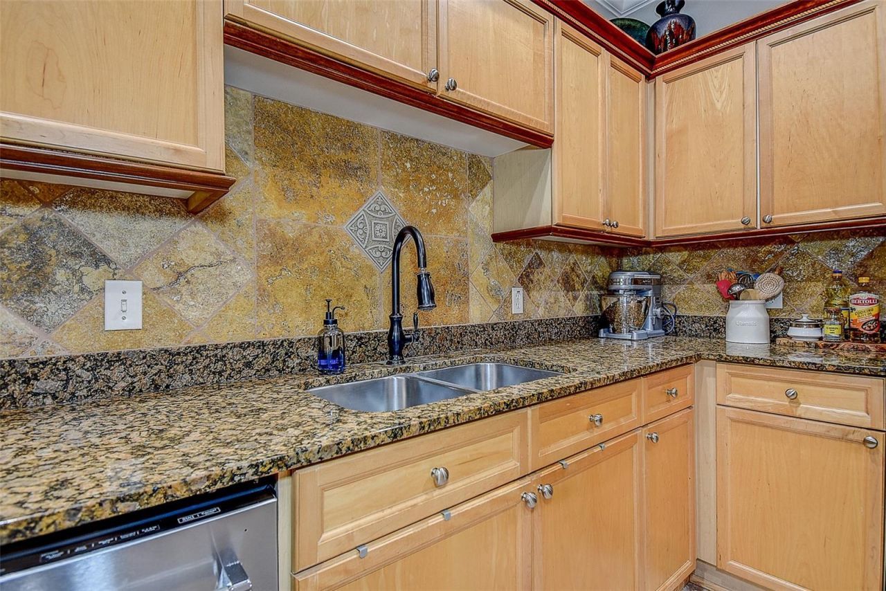 256 Valencia Circle, Saint Petersburg, FL 33716 Photo