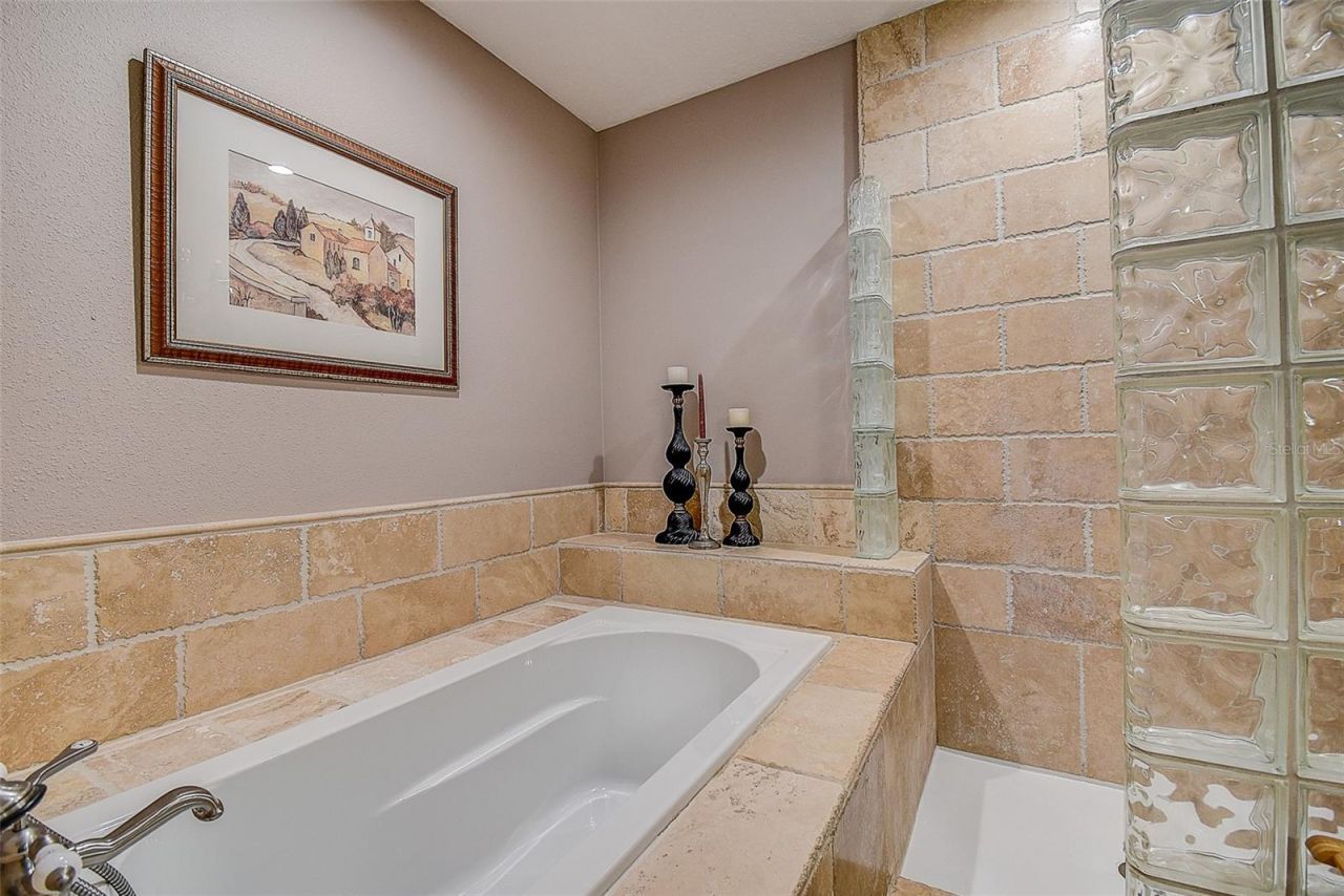 256 Valencia Circle, Saint Petersburg, FL 33716 Photo
