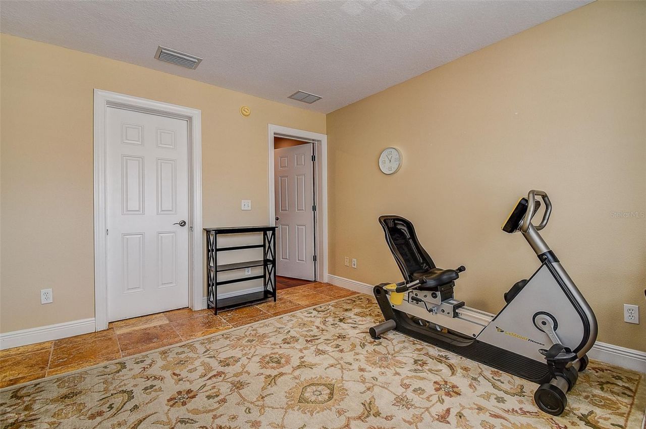256 Valencia Circle, Saint Petersburg, FL 33716 Photo