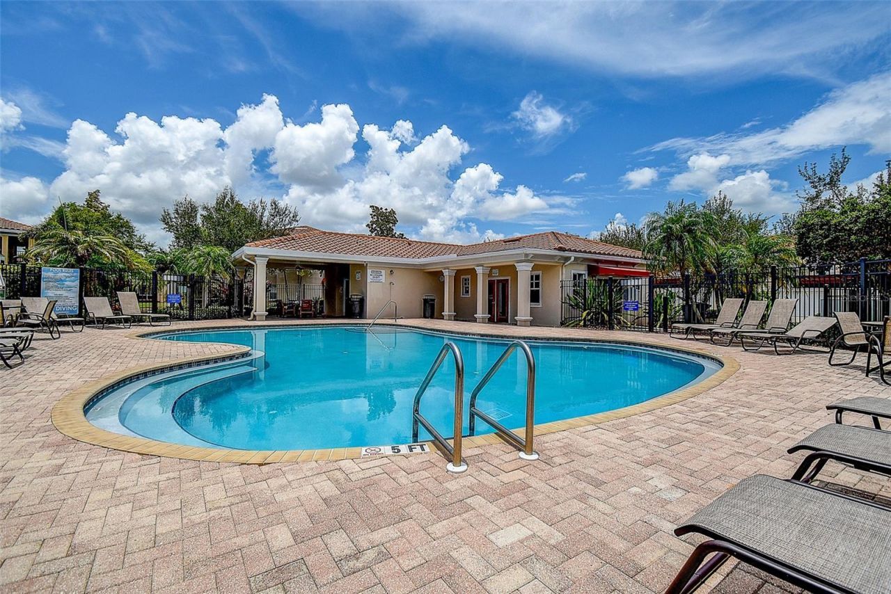 256 Valencia Circle, Saint Petersburg, FL 33716 Photo
