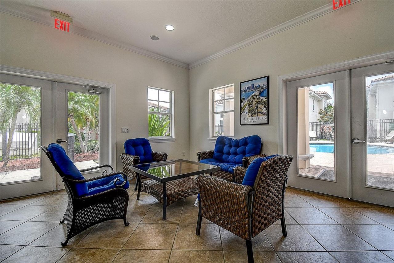 256 Valencia Circle, Saint Petersburg, FL 33716 Photo