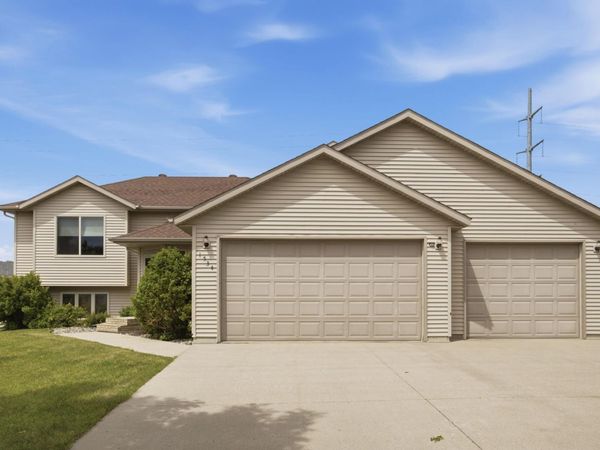 1534 Woodridge Lane , West Fargo, ND 58078