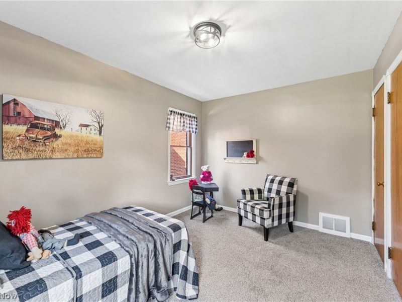 14519 Orchard Park Avenue, Cleveland, OH 44111 Photo 18