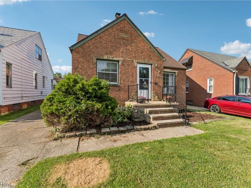 14519 Orchard Park Avenue, Cleveland, OH 44111 Photo 2