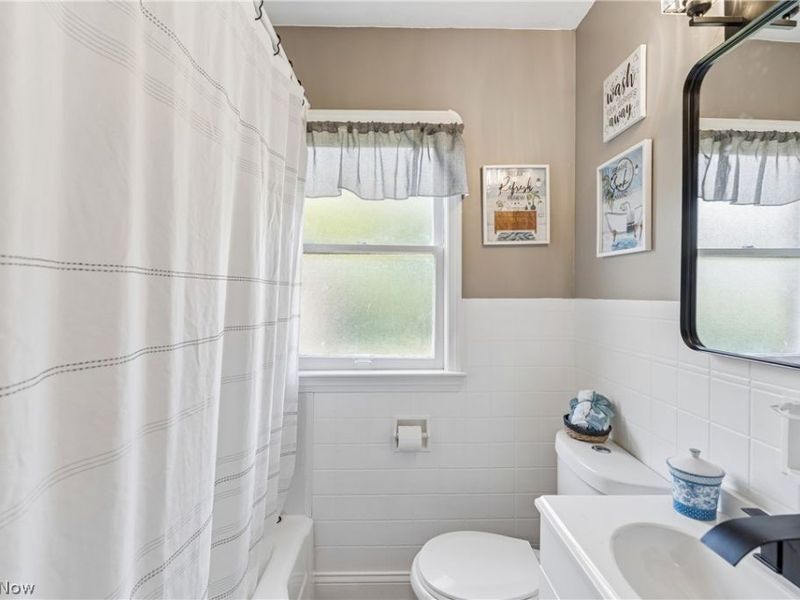 14519 Orchard Park Avenue, Cleveland, OH 44111 Photo 22