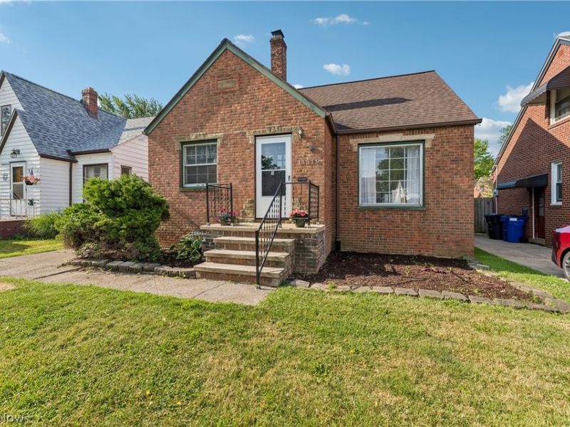 14519 Orchard Park Avenue, Cleveland, OH 44111 Photo 3