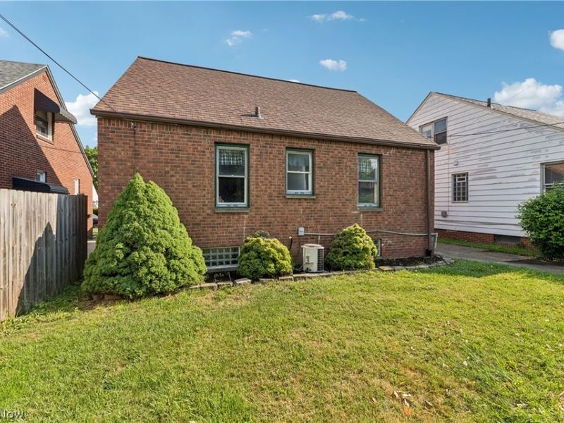 14519 Orchard Park Avenue, Cleveland, OH 44111 Photo 34