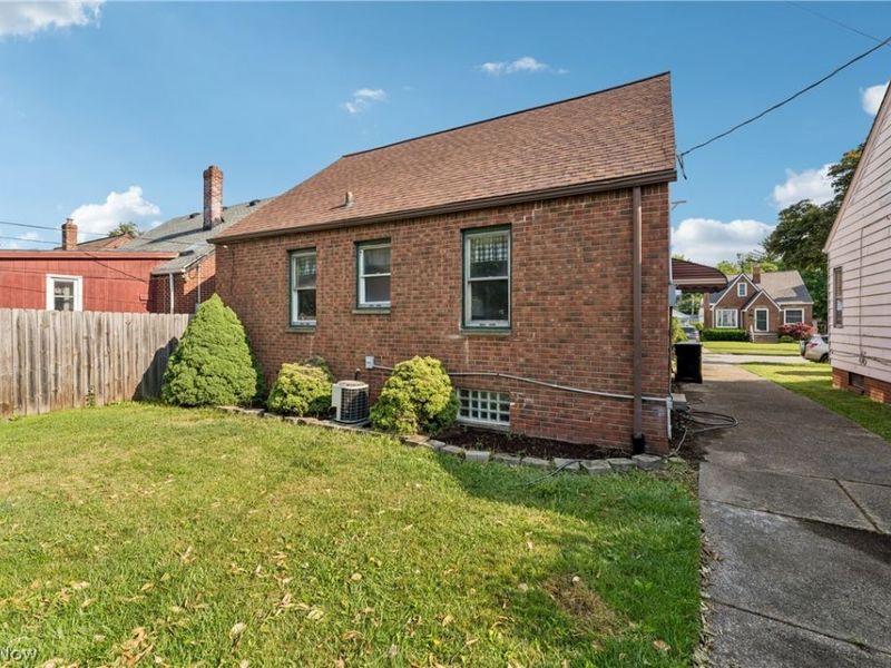 14519 Orchard Park Avenue, Cleveland, OH 44111 Photo 36