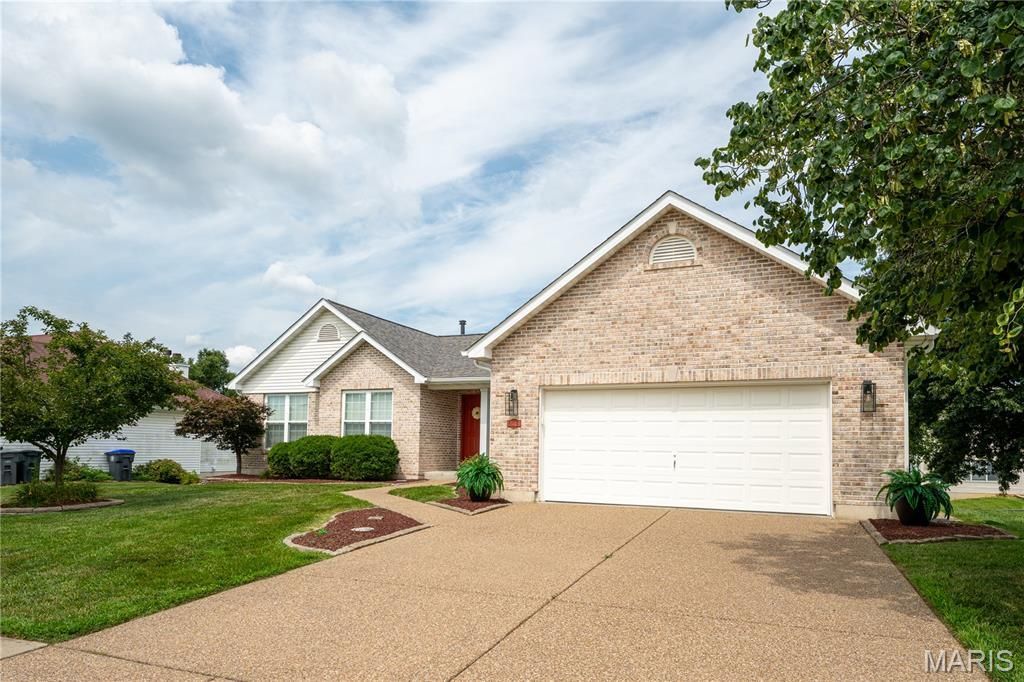 2327 Hidden Deer Drive, O Fallon, MO 63368 Main Photo