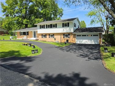 2570 Mardella Drive, Beavercreek, OH 45434
