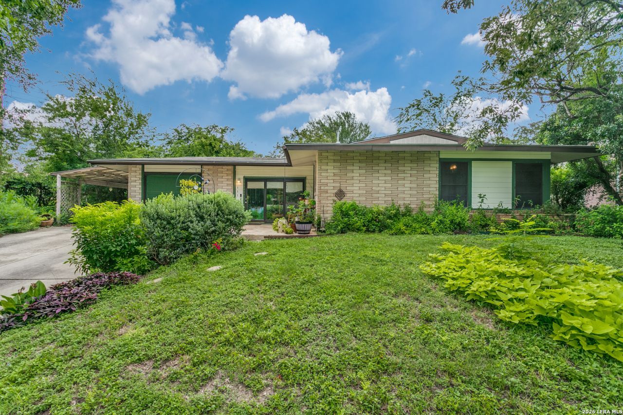 111 Nobhill Dr, San Antonio, TX 78228 Main Photo