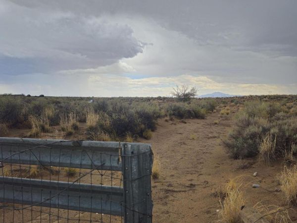140 Villa Linda Road , Los Lunas, NM 87031