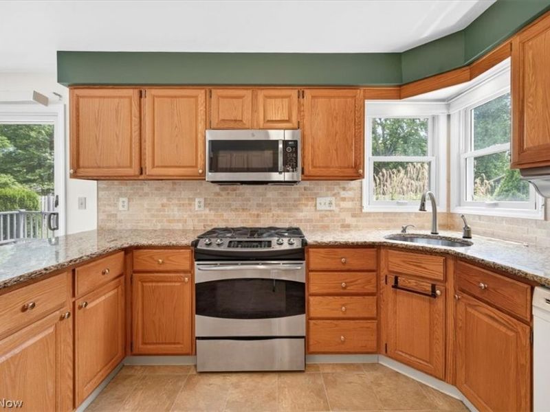 491 Thackeray Trail, Richmond Heights, OH 44143 Photo 8