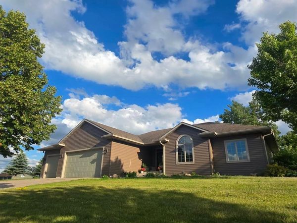 3003 Lake Chapeau Drive, Albert Lea, MN 56007