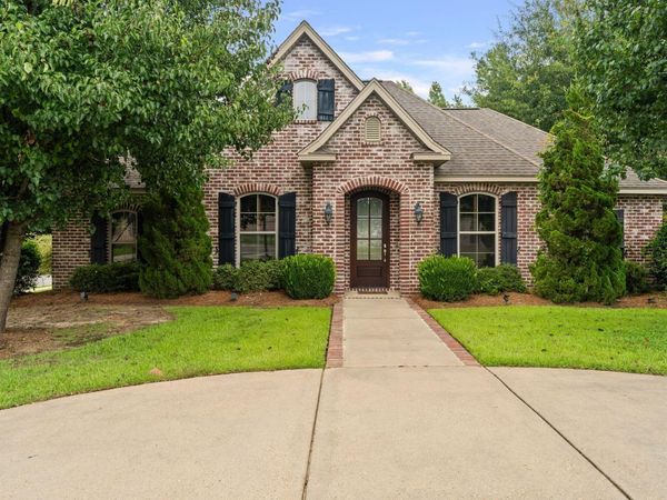 88 Avondale Cir., Hattiesburg, MS 39402
