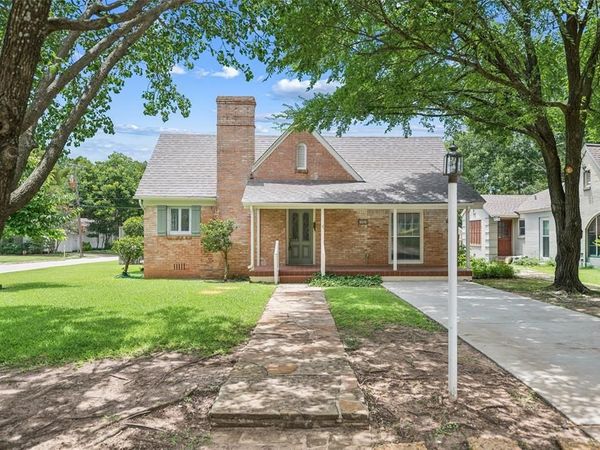6101 Locke Avenue, Fort Worth, TX 76116